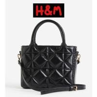 ราคา [USED] H&M กระเป๋าสะพายเอชแอนด์เอ็ม สีดำ (แท้100%) (29112630122)