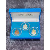 ราคา เหรียญสมเด็จพระนเรศวร มหาราช หลังพระนามาภิไธย สก รุ่นสู้ (ชุดกรรมการ 3 เนื้อ) พร้อมกล่องเดิม ปี2548 (26707599149)