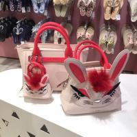 ราคา jelly bunny 100% มี2สี ใบใหญ่ได้กระเป๋าใส่เหรียญด้วยนะคะ ลายน่ารักมากกก หนังแข็งเข้าทรงไม่ยวบ ของแท้ถุงป้ายครบ (312272554)