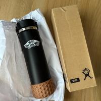 ราคา ***ของแท้ พร้อมส่ง*** Hydroflask x Vans OFF THE WALL 24 Oz สีดำ แกะกล่อง (24455293587)