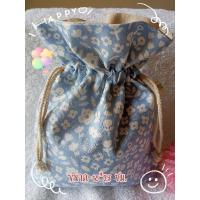 ราคา พร้อมส่ง!! กระเป๋าผ้าหูรูดสีฟ้า ลายดอกไม้เล็ก ผ้าคอตตอนญี่ปุ่น (21988509156)