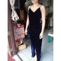 ราคา ชุดเดรสมือสอง สีกรมท่า ผ้ากำมะหยี่ (22028854662)