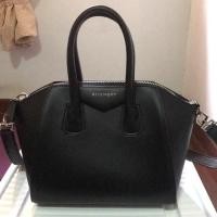 ราคา กระเป๋า Givenchy สภาพดีมากกก ซื้อจากร้านใน ig ใช้ครั้งเดียวลดไปเลย 1000 บาท ขนาดตามรูป (1897840266)