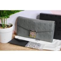 ราคา ️ MCM CROSSBODY WALLET ลายปั๊ม สีเทา หายาก ของแท้ 100% อุปกรณ์ครบ ( การ์ด กล่อง ถุงผ้า ) สภาพเหมือนใหม่ ใช้งานน้อย (16695080733)
