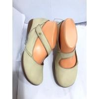 ราคา Clarks คัทชูหนังแท้ สีครีม ทรง mary jane มือ2ไซส์ 36-37 ยาว 23.5 ซม. สวย Used (25934578021)