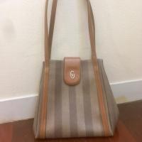 ราคา กระเป๋าสะพายผู้หญิง gianni valentino ของแท้ (1650279030)