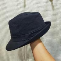 ราคา ZARA หมวกทรงแจ๊ส ทรงโบเลอร์ กันหนาวลำลองได้ สีสวย ใส่สบาย สภาพเหมือนใหม่ - ขนาดรอบหัวไม่เกิน 57cm. สีดำ มือสองสภาพให (48152934099)