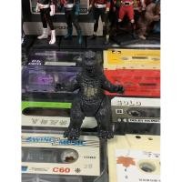 ราคา โมเดลมือสอง soft vinyls godzilla : Godzilla สภาพเก่าเก็บ 1993 made in japan ความสูงประมาณ 7cm. สินค้าจากตู้ญี่ปุ่น (54804086817)