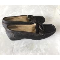 ราคา รองเท้าหนังแท้ ยี่ห้อ LANDROVER พื้นด้านในนิ่มใส่สบาย ไม่มีตำหนิ พื้นเดิมหนังดีมากคะ ยาว 24.0 ไซต์ 38 น้ำหนักเบา (1517351660)