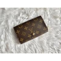 ราคา LV wallet 3 พับ ใบกลาง DC00 (11565977990)