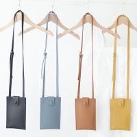 ราคา กระเป๋าใส่โทรศัพท์ สะพายข้างปรับสายได้#2002 (6979098279)