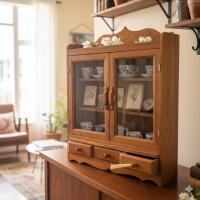 ราคา ตู้ยาไม้สักเก่า บานคู่กระจกใส สูง 56 x53 cm กลอนสลักโบราณ ตู้แขวนผนัง ตู้โชว์ของสะสม ตู้เครื่องสำอาง (40127365946)