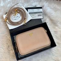 ราคา Like new Prada mini box ปี14 in cammeo สวย น่ารักค่ะ สภาพยังงาม ขอบมุมสวย ภายในสะอาด (2476527446)