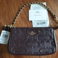 ราคา [ส่งฟรี] Coach wristlet F22698 กระเป๋าคล้องมือ (6830576386)