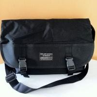 ราคา ผู้ชายและผู้หญิง Unisex Messenger กระเป๋าสะพาย Preloved Second Brilliant Succes Black (40653734352)
