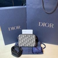 ราคา [CO221106874] Dior / Pouch With Shoulder Strap (19860511059)