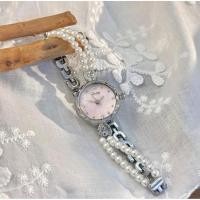 ราคา นาฬิกาข้อมือควอตซ์สไตล์ฝรั่งเศสหรูหราสำหรับผู้หญิง, ตัวเรือนอัลลอย, หน้าปัดคริสตัล, สายโซ่ประดับไข่มุกคู่ (42869058625)