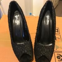 ราคา รองเท้าส้นสูง 5นิ้วสีดำ มือสอง (1232531182)