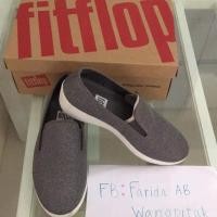ราคา รองเท้า Fitflop สีเทา แท้100% (2367414227)