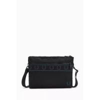 ราคา Fred Perry Contrast Tape Sacoche Bag in Black (22120017356)