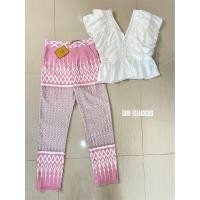 ราคา พร้อมส่ง set 2 ชิ้น เสื้อสีขาวกับกางเกงลายไทยสีชมพู size L (24413737515)