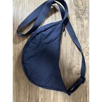 ราคา กระเป๋า Uniqlo ทรงครึ่งวงกลม สี Navy มือสอง ของแท้ (23953563548)