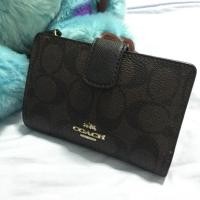 ราคา กระเป๋าสตางค์ Coach แท้ 100% ลาย c canvas มีช่องใส่บัตร ใส่เหรียญ สภาพเหมือนใหม่ (282048176)