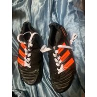 ราคา รองเท้าฟุตบอลมือสองสตั๊ด adidas predeterขนาด42/265หนังแท้ มีตำหนิเก็บงานมาที่ข้างขวาตามรูปปุ่มเต็มไม่ปริไม่แตก (26657284822)
