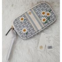 ราคา กระเป๋าคล้องมือ tory burch Daisy Applique Wristlet Zip (22729260570)