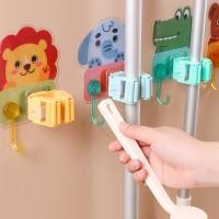 ราคา HomeDee ตะขอแขวนไม้ถูพื้น ที่แขวนไม้กวาด ตะขอติดผนัง 2ตะขอ ที่แขวนไม้ถูพื้น แขวนไม้กวาด ลายการ์ตูน (15794724107)