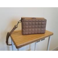 ราคา (Used) Charles & Keith กระเป๋าหนังสะพายข้าง (4836148622)