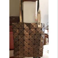 ราคา กระเป๋า เบาเบา baobao สีทอง มีลเลอร์ มือสอง ขายตามสภาพ (1443947424)