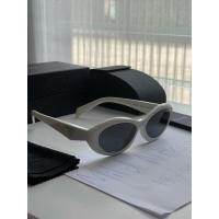 ราคา Prada PR26ZS Sunglasses white มือ2 แท้100% (42601283379)