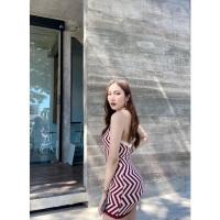 ราคา เดรสคล้องคอโชว์หลังสีขาว-แดง (21046498876)