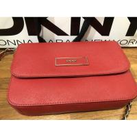 ราคา กระเป๋าครอสบอดี้ DKNY สีแดง แท้100% (4368347754)