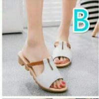 ราคา Sale คู่สุดท้าย เบอร์ 37" รองเท้าแตะแบบสวม หนัง pu มีส้นนิดๆ (137753172)