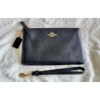 ราคา กระเป๋าคล้องมือ COACH Polished Pebble Black Leather Small Wristlet 22952 NWT งาน shop รับประกันของแท้จากอเมริกา 100% (42802120961)
