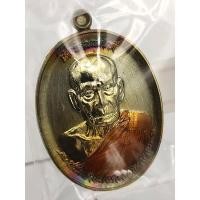 ราคา เหรียญเลื่อนสมณศักดิ์ หลวงพ่อพัฒน์ วัดห้วยด้วย ปี64 เนื้อทองทิพย์ผิวรุ้ง ครึ่งองค์ เลข ๖๑๓๙ พร้อมกล่องเดิม (16958283084)