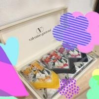 ราคา ผ้าเช็ดหน้าสีสดใส ลายดอก Valentino รวม 3 ผืน (1117204845)