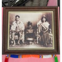 ราคา กรอบรูปถ่ายในหลวงรัชกาลที่9 วันราชาภิเษกสมรส ณ วังสระปทุม กรอบใหญ่ (45903803601)