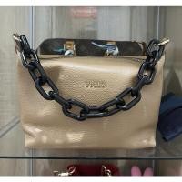 ราคา มือสอง-กระเป๋าขึ้นไหล่ Furla 9.5”x6” ของแท้ มีสายยาว cross body ถุงผ้า โอนตรง 4,500฿ (27478486325)