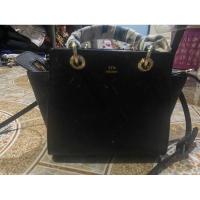 ราคา กระเป๋าถือ สีดำหนัง LYN แท้ (19585005570)