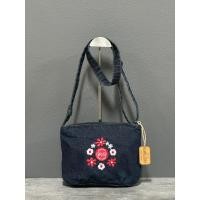 ราคา AEIOU No.327 กระเป๋ายีนส์ Girlish สะพายข้าง Girlish รุ่น ลายปักดอกไม้ (กว้าง13นิ้ว สูง8นิ้ว) (29886219671)