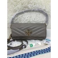 ราคา Tory burch Kira chevron small flap bag ของแท้ 100% (15856595880)