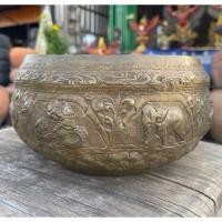 ราคา ขันทองเหลืองโบราณ ตอกลาย12ราศี ปากกว้าง8นิ้ว ขันทองเหลืองลายไทย ลายนูน (52504357035)