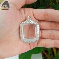 ราคา กรอบพระใส่หลวงพ่อปาน กรอบพระเงินผสม | กว้าง2.5*สูง2.9ซม.(ขนาดจอกระจก) (18485023403)