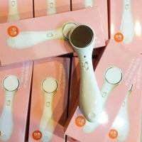 ราคา เครื่องนวดหน้าไอออนนิค ผลักครีมเข้าสู่ผิวหน้า สินค้าพร้อมใช้งาน ถ่านวงกลมใส่ไปพร้อมเครื่องใช้งานได้ถึง400นาที มีราคาส่ง (7337564637)