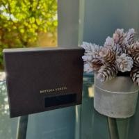 ราคา กล่อง Bottega ใส่กระเป๋าสตางค์มือสองของแท้ (17892329500)