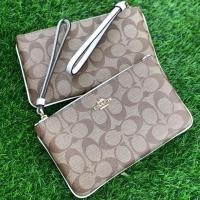 ราคา พร้อมส่งของแท้ LARGE WRISTLET IN SIGNATURE COATED CANVAS (COACH F58695) 1 Zip (3117749669)