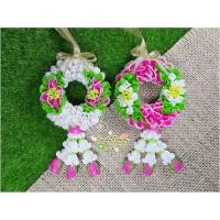 ราคา พวงมาลัยกลมติดริบบิ้น งานประดิษฐ์จากดินปั้น ขนาดกว้าง 2.5 นิ้ว ยาว 4.5 นิ้ว (4784629456)